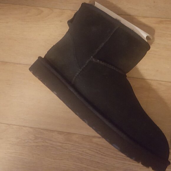 Women's "Mini boot" UGGS BNIB black HARD to find. Ordered from BROWNS at Yoekdal - Picture 5 of 5